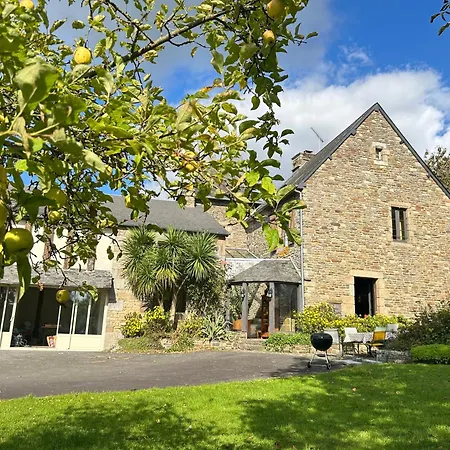 Petit Manoir, Grand Jardin Dans La Baie Du Mont-saint-michel Tirepied-sur-See