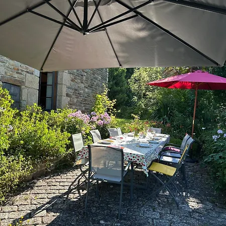 Petit Manoir, Grand Jardin Dans La Baie Du Mont-saint-michel