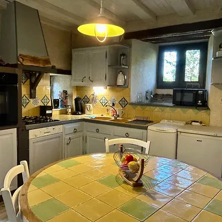 Dom wakacyjny Petit Manoir, Grand Jardin Dans La Baie Du Mont-saint-michel *