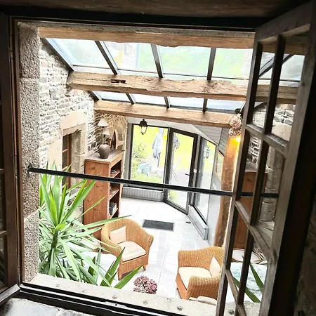 Petit Manoir, Grand Jardin Dans La Baie Du Mont-saint-michel *