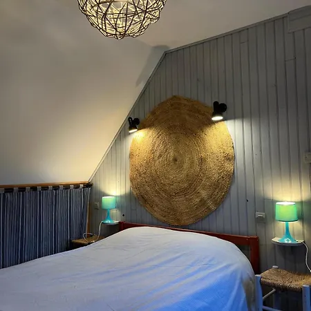 Dom wakacyjny Petit Manoir, Grand Jardin Dans La Baie Du Mont-saint-michel Tirepied-sur-See