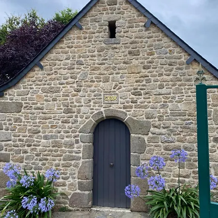 Petit Manoir, Grand Jardin Dans La Baie Du Mont-saint-michel