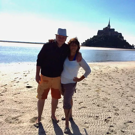 Petit Manoir, Grand Jardin Dans La Baie Du Mont-saint-michel